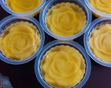 Foto langkah ke 6 dari resep Puding Mawar Jeruk Lapis Coklat.