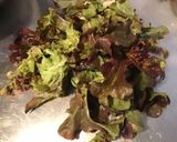 Une image de l'étape 3 de Salade du jardin,tomate cœur de bœuf,fromage frais mariné et ciboulette.