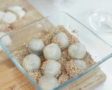 Foto langkah ke 9 dari resep Mochi Wijen Isi Kacang Devina Hermawan.