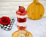 A picture of step 3 of Strawberry dessert.