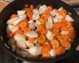 Une image de l'étape 8 de Mijoté de légumes au bouillon de bœuf, herbes aromatiques et épices.