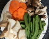 รูปขั้นตอนการทำที่ 1 ของ ผัดผักรวมเห็ดหอมสด🥕🥕