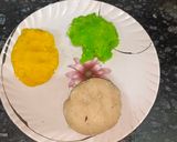A picture of step 4 of तिरंगे नारियल के लड्डू.