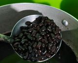 Hình bước làm 2 của món Chè đậu đen đơn giản nhất
