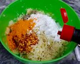 A picture of step 3 of Noodles pakoray.