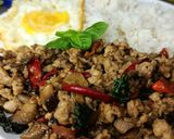 Foto langkah ke 5 dari resep Pad Krapow.