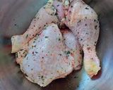 Foto del paso 4 de la receta: Cuartos traseros de pollo asados al horno con patatas nuevas
