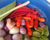 Foto langkah ke 2 dari resep Ikan asap / asep / peh masak santan pedas segar enak.