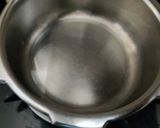 A picture of step 1 of Matar pulao.