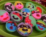 Foto langkah ke 7 dari resep Bolu kukus karakter.