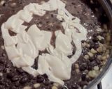 Foto del paso 3 de la receta: *Frijoles Negros con Elotes y Crema*