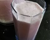A picture of step 3 of Strawberry Milkshake.