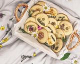 Hình bước làm 5 của món 𝗘𝗱𝗶𝗯𝗹𝗲 𝗙𝗹𝗼𝘄𝗲𝗿𝘀 𝗦𝗵𝗼𝗿𝘁𝗯𝗿𝗲𝗮𝗱 𝗖𝗼𝗼𝗸𝗶𝗲𝘀