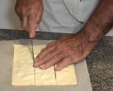 Foto del paso 5 de la receta: Trenza de hojaldre rellena de crema y frutos secos