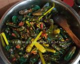 Foto langkah ke 6 dari resep Kerang Hijau Kuah Bumbu Kuning.