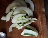 Foto langkah ke 2 dari resep Tumis timun dan Teri.