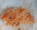 Foto langkah ke 9 dari resep Lumpia isi bihun saus spageti.
