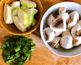 Hình bước làm 1 của món 🌱 Canh Nấm Bí Xanh Chay (Vegan)