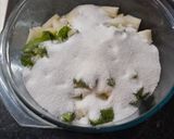 Foto del paso 1 de la receta: Budín de peras, kiwi y pasas