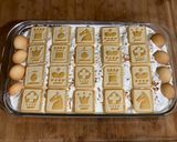 A picture of step 7 of Chessmen Banana Pudding Pie.