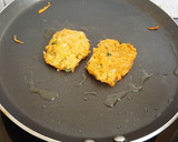 கேரட் ஹேஷ் பிரவுன்(Carrot Hash brown) ரெசிபி ஸ்டேப் 6 புகைப்படம்