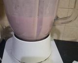 A picture of step 2 of Strawberry milk shake.