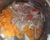 Foto langkah ke 1 dari resep Sayur bening Daun Katuk & Wortel.