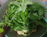 Foto langkah ke 4 dari resep Mie Kangkung Udang.