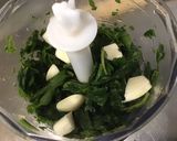 Une image de l'étape 3 de Pavés de saumon sauvage crème de fanes de radis, ail et curry.