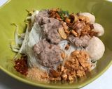 รูปขั้นตอนการทำที่ 4 ของ เส้นหมี่ขาวต้มยำลูกชิ้นหมูหมูสับบะช่อ