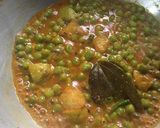 A picture of step 6 of Ghugni or Aloo Matar (no onion garlic).