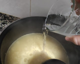 Foto del paso 5 de la receta: Sopa de piñones con rabas de pollo