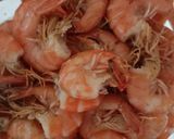 Foto langkah ke 2 dari resep Udang Kemangi Lada Hitam Saori.