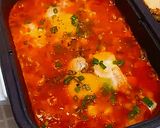 Hình bước làm 1 của món Egg shakshuka - trà chanh vải