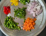 एग्जॉटिक टमाटर गार्मे सूजी उपमा - रेस्टोरेंट स्टाइल रेसिपी चरण 1 फोटो