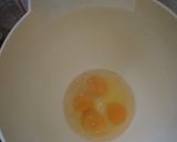 Foto del paso 3 de la receta: Frutillas en bizcochuelo!