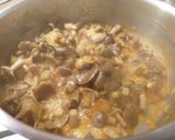 Foto del passaggio 4 della ricetta Pollo con i chiodini