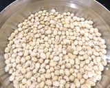 A picture of step 1 of Apple banana soya shake.