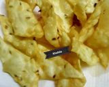 A picture of step 5 of Khati meethi aloo samosa chat.