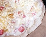 Une image de l'étape 4 de Flammekueche tarte flambée fines.