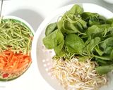Foto langkah ke 1 dari resep Tumis bayam wortel tauge.