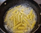 A picture of step 1 of White Sauce Pasta.
