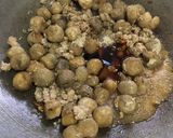 รูปขั้นตอนการทำที่ 2 ของ “ผัดเห็ดฟางหมูสับ”