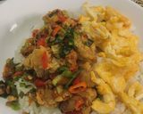 Foto langkah ke 6 dari resep Rice Bowl Ayam Cabe Garam dengan Scramble Egg.