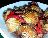 Foto langkah ke 6 dari resep Kerang Dara Saos Padang.