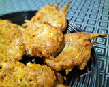Foto del paso 5 de la receta: Tortillitas de cebolla especiada
