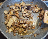 Foto del paso 4 de la receta: Secreto asado con hierbas y setas