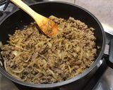 Une image de l'étape 8 de Bœuf épicé aux courgettes, oignons et persil.
