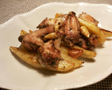 Foto del paso 9 de la receta: Alitas de pollo, con gajos y patatas al horno, en salsa de mostaza