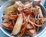 A picture of step 8 of Kanda Arbi fry/onion colocasia fry.